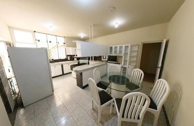 ALQUILER DE CASA EN CALLE LOS SAUCES, URB. SANTA VICTORIA